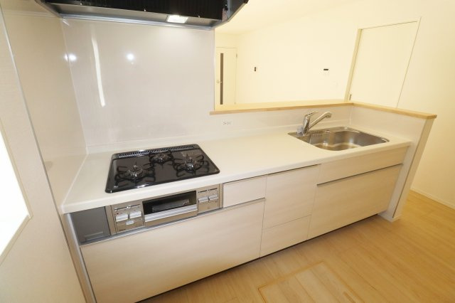 本宮市高木字金瀬　　　２号棟　　　本宮小学校、本宮第１中学区のキッチン