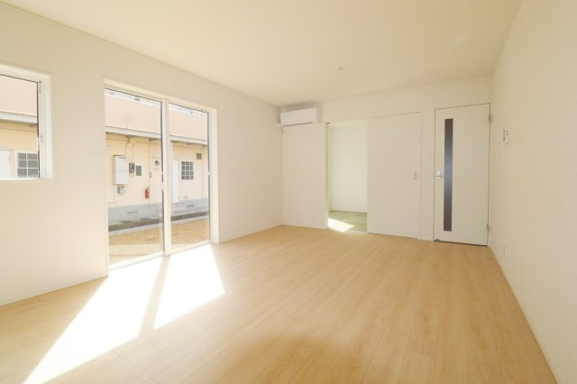 本宮市高木字金瀬　　　２号棟　　　本宮小学校、本宮第１中学区の居間・リビング