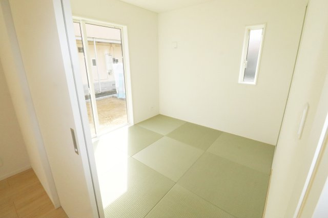 本宮市高木字金瀬　　　２号棟　　　本宮小学校、本宮第１中学区の和室|リビングに隣接する和室　