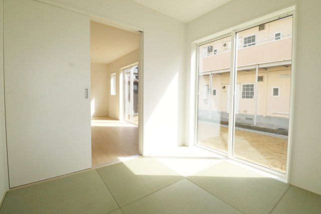 本宮市高木字金瀬　　　２号棟　　　本宮小学校、本宮第１中学区の和室|リビングに隣接する和室　