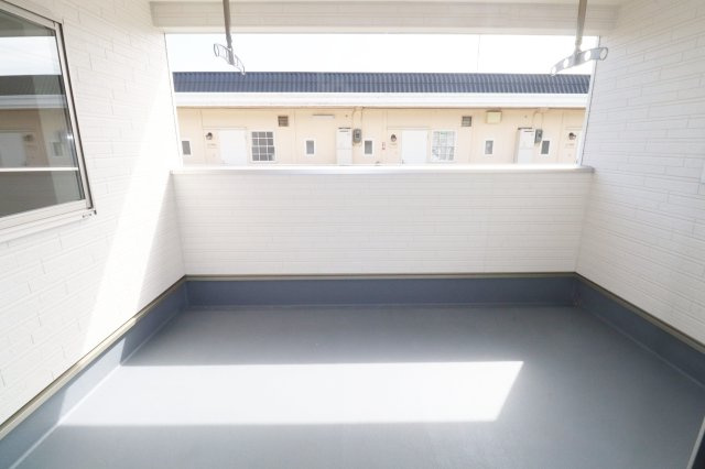 本宮市高木字金瀬　　　２号棟　　　本宮小学校、本宮第１中学区のバルコニー