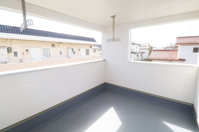 本宮市高木字金瀬　　　２号棟　　　本宮小学校、本宮第１中学区のバルコニー