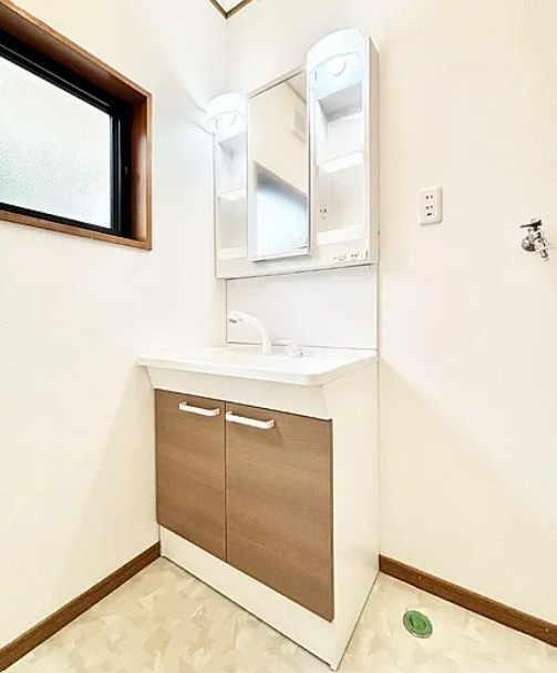 【中古】川越市的場２丁目中古住宅の独立洗面台|朝の身支度に欠かせない洗面台です！新品♪