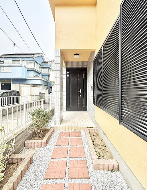 【中古】川越市的場２丁目中古住宅の玄関|玄関アプローチです！