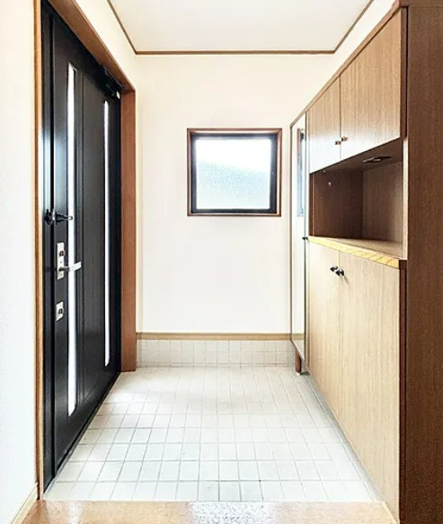 【中古】川越市的場２丁目中古住宅の玄関|明るい玄関ホールです！