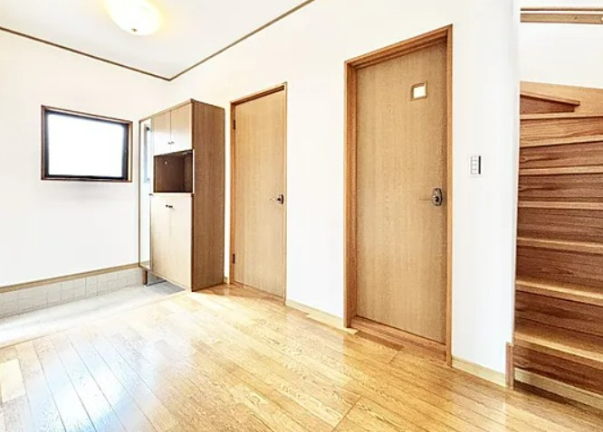 【中古】川越市的場２丁目中古住宅の玄関|玄関ホールも余裕あり！