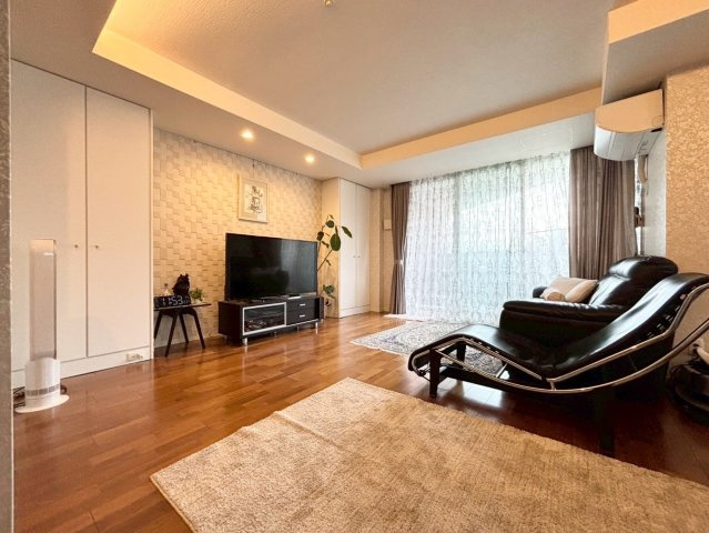 「神戸市東灘区マンション」ロジュマン住吉山手の居間・リビング|こちらのリビングで趣味の時間をお楽しみください