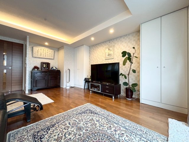 「神戸市東灘区マンション」ロジュマン住吉山手の居間・リビング|LDK26.9帖　ゆったりとした居間です