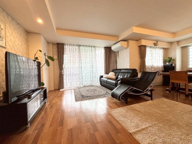 「神戸市東灘区マンション」ロジュマン住吉山手の居間・リビング|LDK26.9帖　使いやすいリビングです