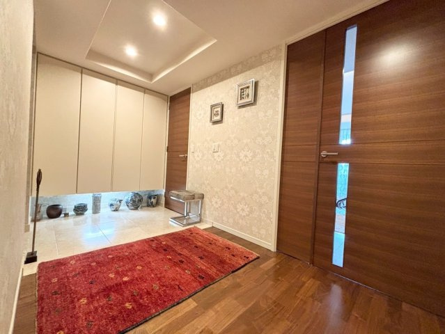 「神戸市東灘区マンション」ロジュマン住吉山手の玄関|収納もある玄関です