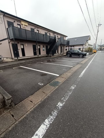 プレジール Sunの駐車場