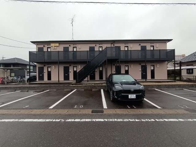 プレジール Sunの駐車場