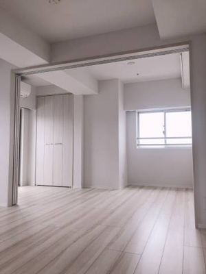 【居間・リビング】 | リヴシティ横濱新川町弐番館 | 2面採光で明るいリビング