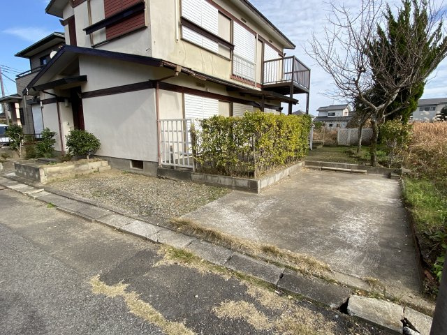 白井邸の駐車場