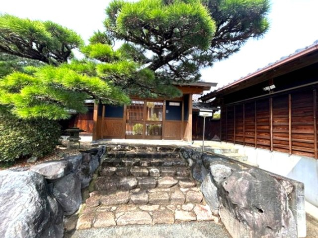 中古戸建　新城市川田　中古戸建の設備|外側からみた門です。