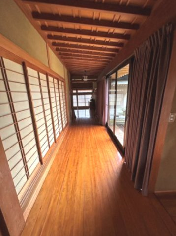 中古戸建　新城市川田　中古戸建の内装|廊下からは庭もよく見え趣があります