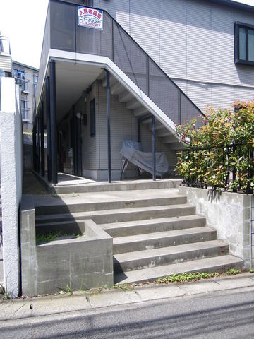 ディアスもえぎ野Ⅰ番館のエントランス|急行停車駅青葉台徒歩７分の立地