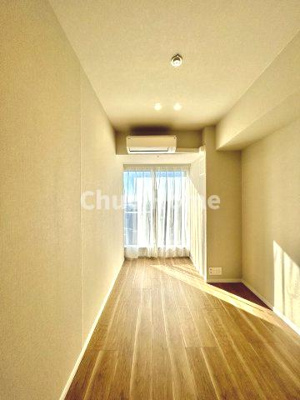 【寝室】 | シティタワーズ豊洲ザ・ツイン サウスタワー | 【寝室】心と体をゆったりと安らげる主寝室。寝室のゆとりが大きい分だけ、暮らしの安らぎは深まります。一日の疲れを癒すだけでなく、ご夫婦の親密な語らいを紡ぎ出します