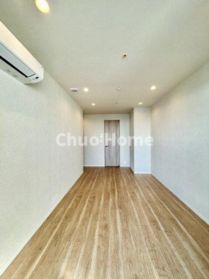 【洋室】 | シティタワーズ豊洲ザ・ツイン サウスタワー | 【洋室】快適に過ごす条件は、一人ひとり違います。だからこそ飾り過ぎないシンプルな内装と偏り過ぎないデザインで統一しております。居住していく中でオーナー様だけの【マイホーム】に創り上げて下さい