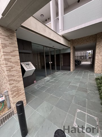 ドライバウム江坂のエントランス