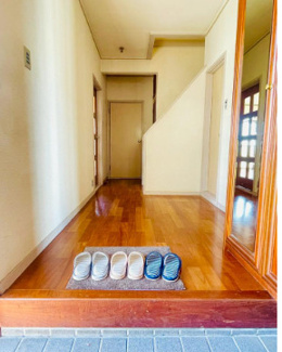 【玄関】 | 宝塚市売布４丁目中古戸建 | スッキリとした玄関です♪ぜひ現地をご確認ください！いつでもご覧いただけます！！