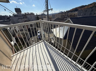 【バルコニー】 | 宝塚市売布４丁目中古戸建 | 陽当たり良好なバルコニーです♪お洗濯物もスッキリ乾きますね！