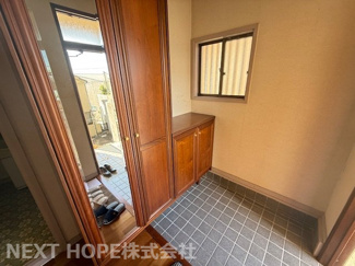 【玄関】 | 宝塚市売布４丁目中古戸建 | 現地には大きなシューズBOXが設けられております♪