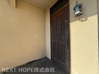 【玄関】 | 宝塚市売布４丁目中古戸建 | 玄関扉です♪お好きなリフォームを楽しんでみませんか？