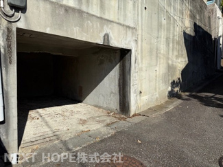 【駐車場】 | 宝塚市売布４丁目中古戸建 | 駐車場です♪大切な自動車を雨・風から守ってくれます！