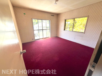 【洋室】 | 宝塚市売布４丁目中古戸建 | ２階洋室です♪二面採光の明るい室内です！少しリフォームが必要だと思われます。