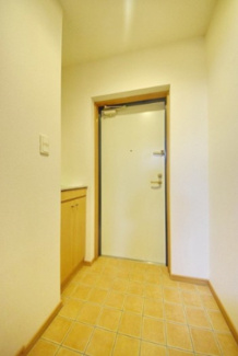 【玄関】 | ※別部屋参考写真