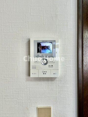 【セキュリティ】 | 江戸川区南葛西6丁目中古住宅 | 【モニターホン】誰が来たかすぐにわかるカラーモニター付きインターホン。通話ボタンを押すまでは室内の音は漏れていませんので相手を確かめてから応対できます。