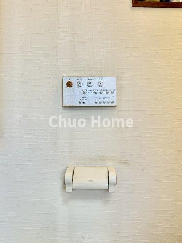 江戸川区南葛西6丁目中古住宅の内装|【ウォシュレット】清潔に使いたいお手洗いには最適な設備です。もちろんウォームレットも標準装備です。