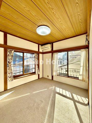 江戸川区南葛西6丁目中古住宅の寝室|【寝室】心と体をゆったりと安らげる主寝室。寝室のゆとりが大きい分だけ、暮らしの安らぎは深まります。一日の疲れを癒すだけでなく、ご夫婦の親密な語らいを紡ぎ出します