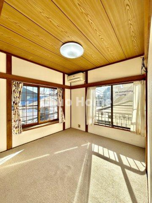 【寝室】 | 江戸川区南葛西6丁目中古住宅 | 【寝室】心と体をゆったりと安らげる主寝室。寝室のゆとりが大きい分だけ、暮らしの安らぎは深まります。一日の疲れを癒すだけでなく、ご夫婦の親密な語らいを紡ぎ出します