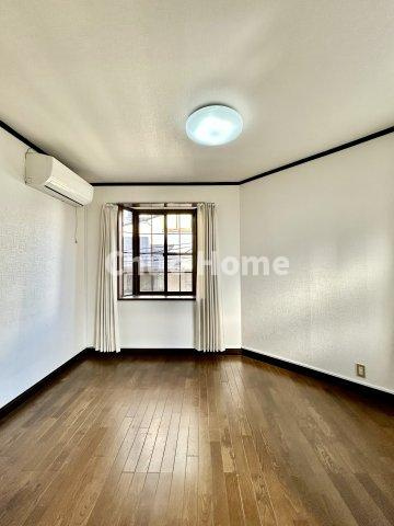 江戸川区南葛西6丁目中古住宅の子供部屋|【子供部屋】お子様を持つ家庭の約6割が「家族や子どものため」に購入を希望。入学後の転校を避け、広い空間でのびのび育てたいなどの親心が、家探しのきっかけになっているようです。