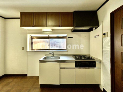 【キッチン】 | 江戸川区南葛西6丁目中古住宅 | ワイドで収納豊富なシステムキッチン