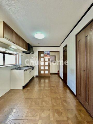 【居間・リビング】 | 江戸川区南葛西6丁目中古住宅 | 【居間・リビング】「ＬＤＫは家族団らんをデザイン」広いＬＤＫでは家族が集まり一緒の時間を過ごせる工夫がされております。何気ない一日の当たり前のひとコマがいつか一生の宝物になります