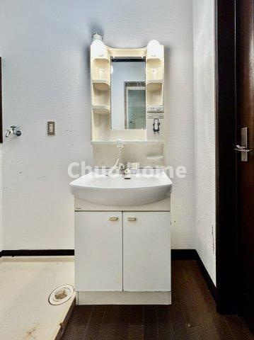 江戸川区南葛西6丁目中古住宅の独立洗面台|洗面化粧台