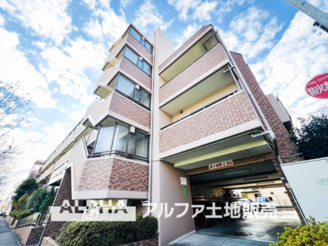ダイアパレス矢野口リバーステージの外観|【Welcome】
◆ウェルカム◆帰路につき見上げればそこには「ダイアパレス矢野口リバーステージ」のエントランス。意匠性高くさり気なく気品ですら感じられる。これが「ダイアパレス」のpride