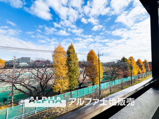ダイアパレス矢野口リバーステージの展望|【Blue sky】
◆青空に包まれて◆ベランダから望む紺碧の空。外を眺め時を忘れるなんて、ひさしかたぶりだろうか。こんなにも広く美しい情景が我が家にも広がっているなんて。こんな時間を大切にしたい。