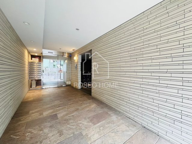 カルムレトリア西梅田のエントランス