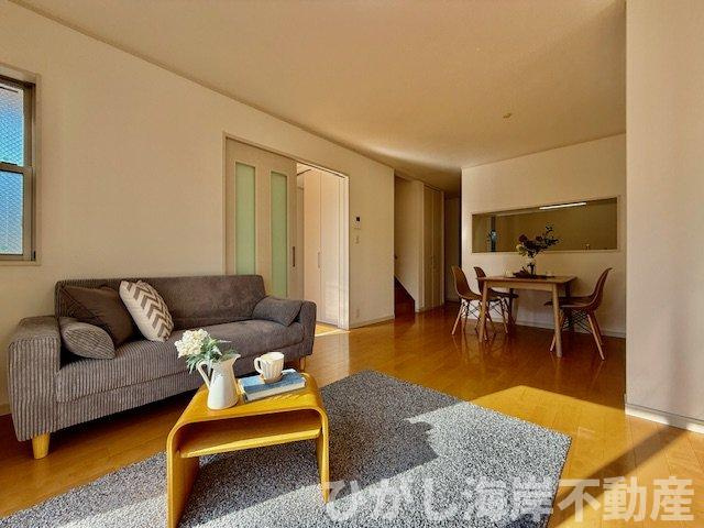 茅ヶ崎市菱沼1丁目　中古戸建の居間・リビング|新規リフォーム完了！　16.3帖　LDK