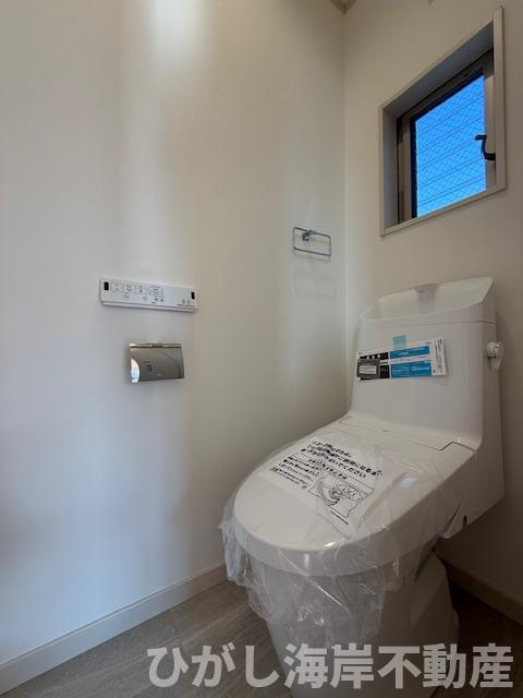 茅ヶ崎市菱沼1丁目　中古戸建のトイレ|新規リフォーム完了！　洗浄機能付きお手洗い