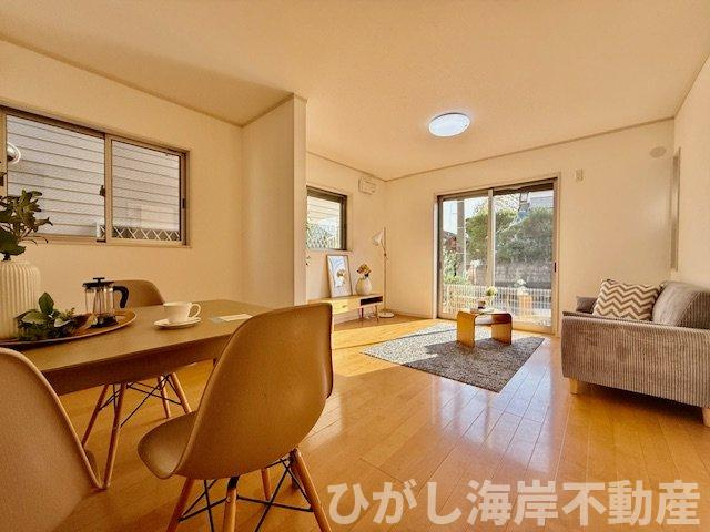 茅ヶ崎市菱沼1丁目　中古戸建の居間・リビング|新規リフォーム完了！　16.3帖　LDK
