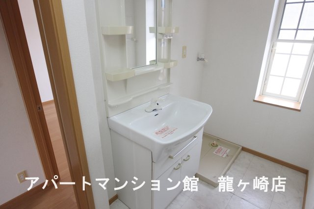 グリシーヌ・パレⅡCの独立洗面台