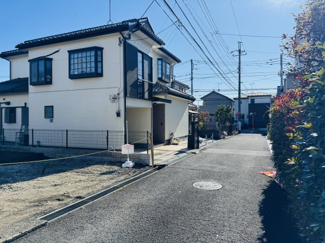 八王子市　富士見町　新築一戸建ての前面道路含む現地写真|～西側4ｍ道路に面しています～