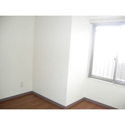 茶臼山ハイツの洋室