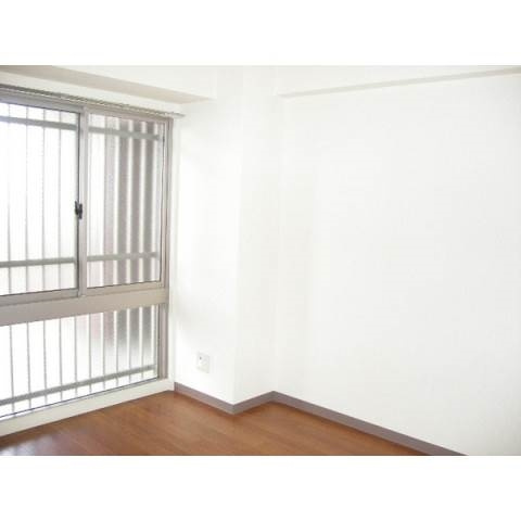 茶臼山ハイツの洋室