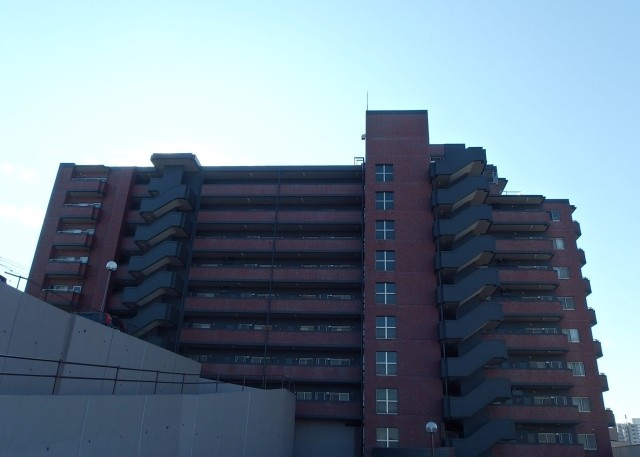 茶臼山ハイツの外観